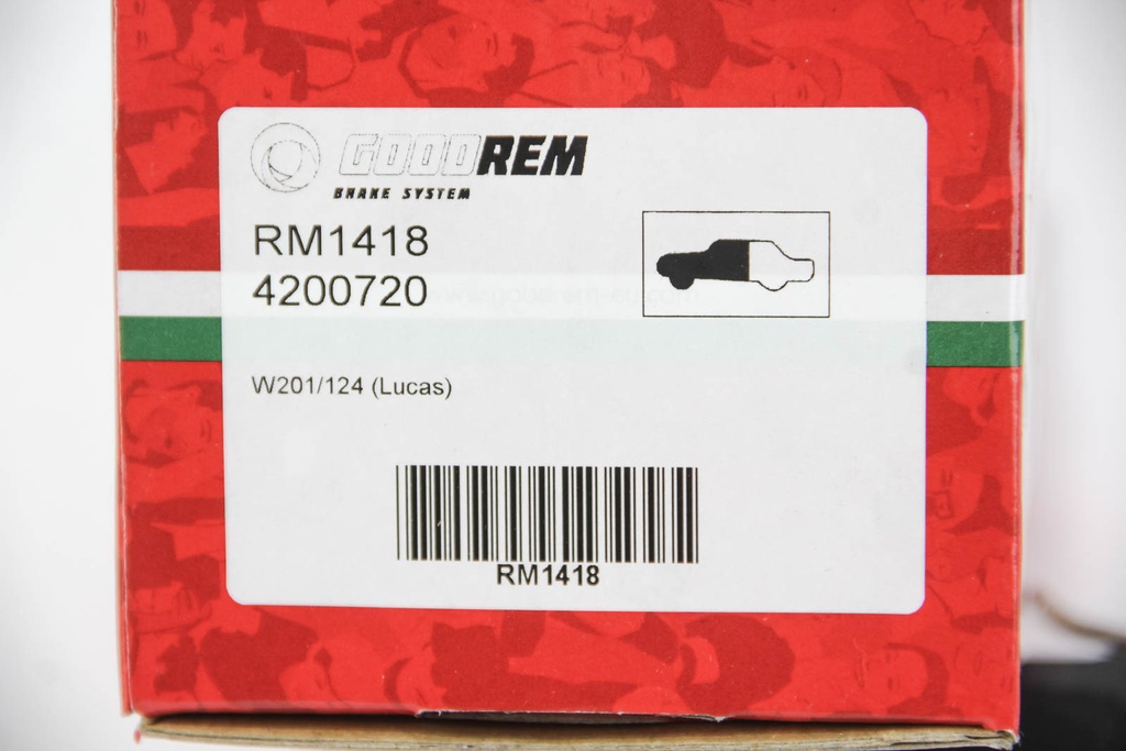RM1418_4