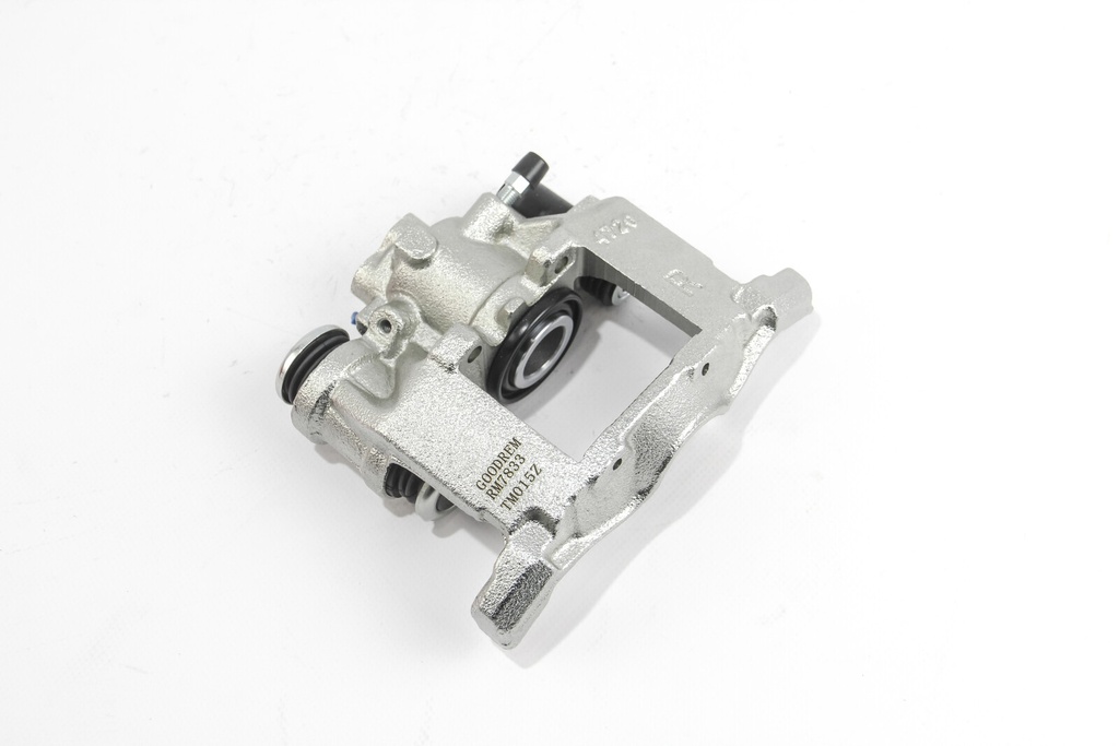 RM7833_4