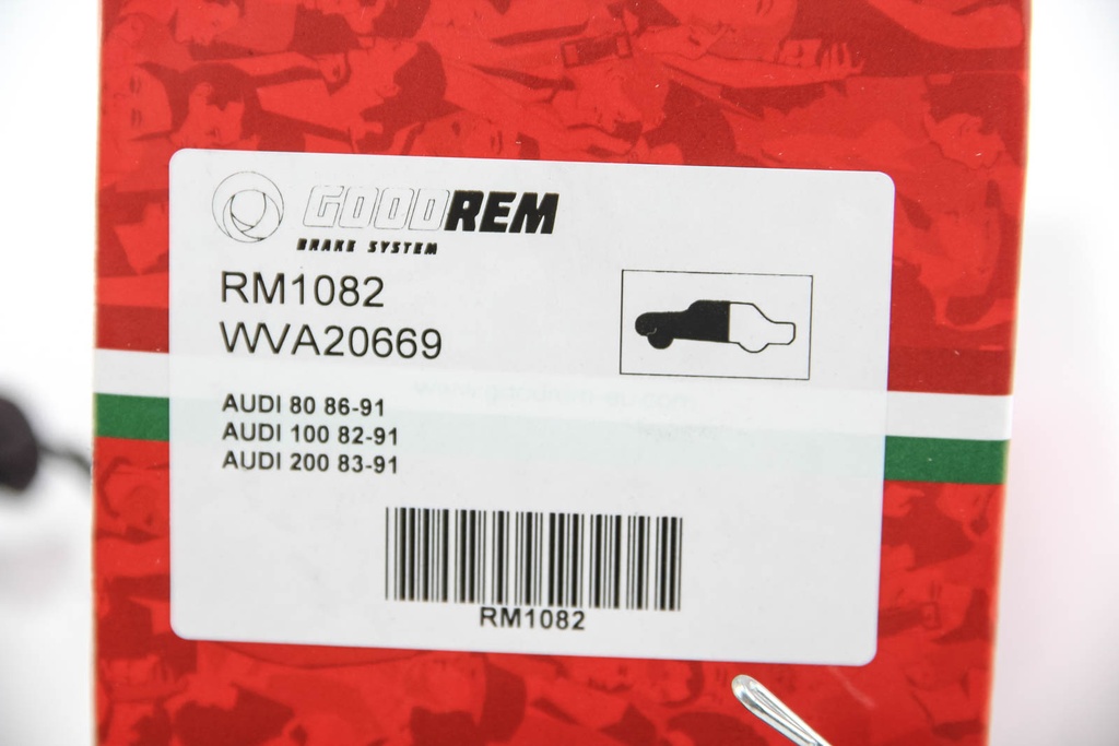 RM1082_4