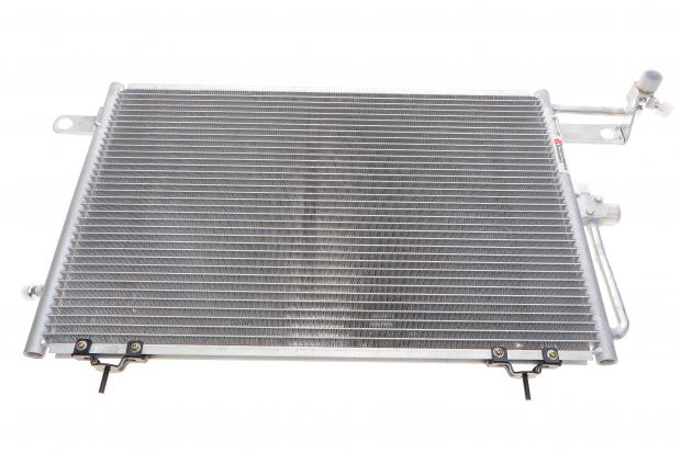 Конденсор кондиционера AUDI 100/A6 MT/AT 90-97 (Van Wezel)