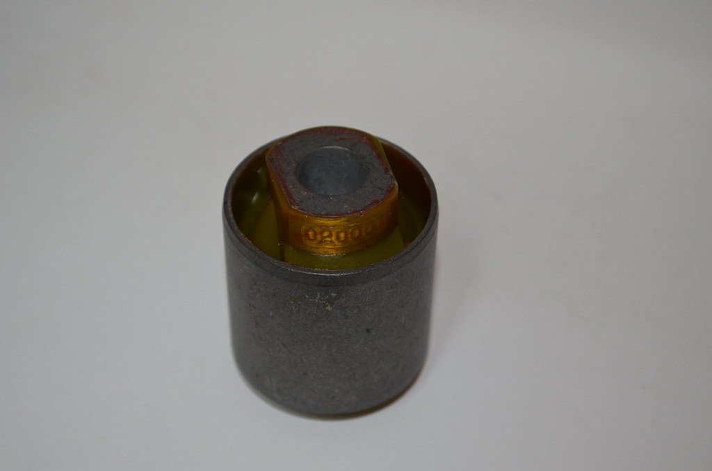 !14mm! С/блок ниж. важеля зад. VW T4 90-00