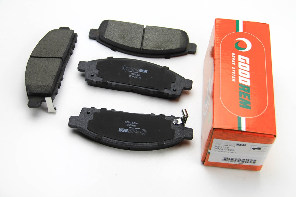 Тормозные колодки пер. Mitsubishi L200 05-15 (tokico)
