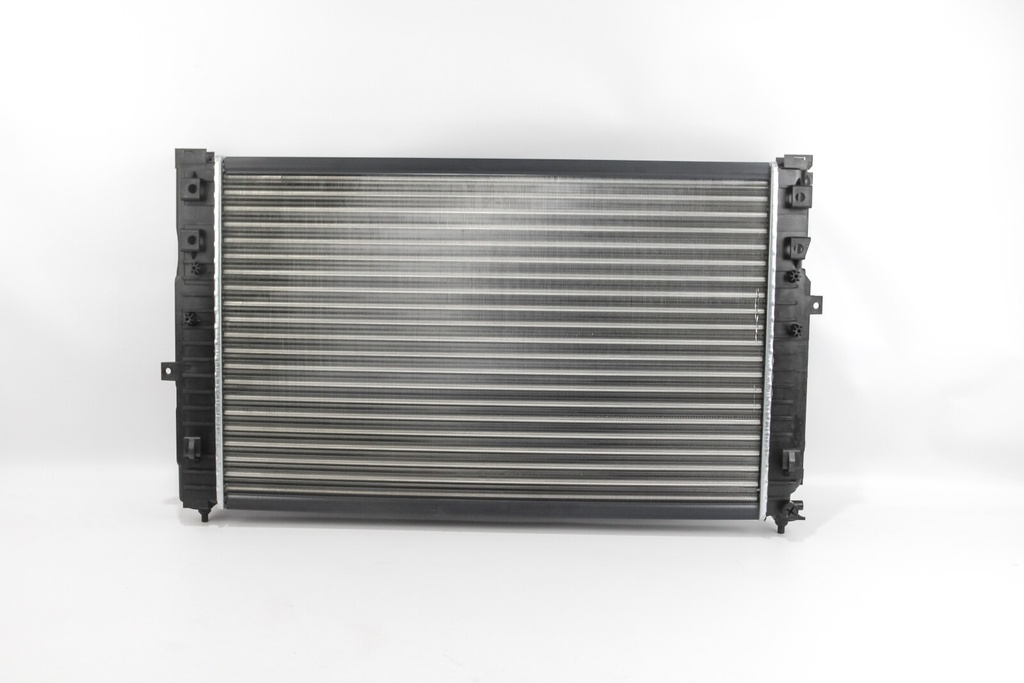 Радіатор охолодження двигуна A4/A6/Passat 95-08 2.5-2.8