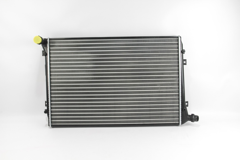 Радіатор охолодження двигуна Passat/Caddy 1.9/2.0D 04-10 (+AC) (650x439x32)