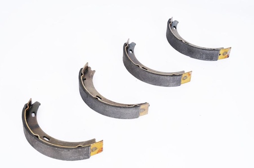 [CRM002ABE] Тормозная колодка MERCEDES 124 (C124), 124 T-MODEL (S124), 124 (W124), C (CL203), C T-MODEL (S203), C (W203), CLC (CL203), CLK (A209), CLK (C209), E T-MODEL (S210), E (VF210) 1.6-6.2 09.85-01.12